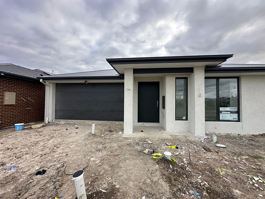 Wyndham Vale 4غرفة نوم Victoria**  "Your Dream Home Awaits in Rockbank, Victoria!""Discover Your Perfect Family Home in Rockbank, Victoria!"
