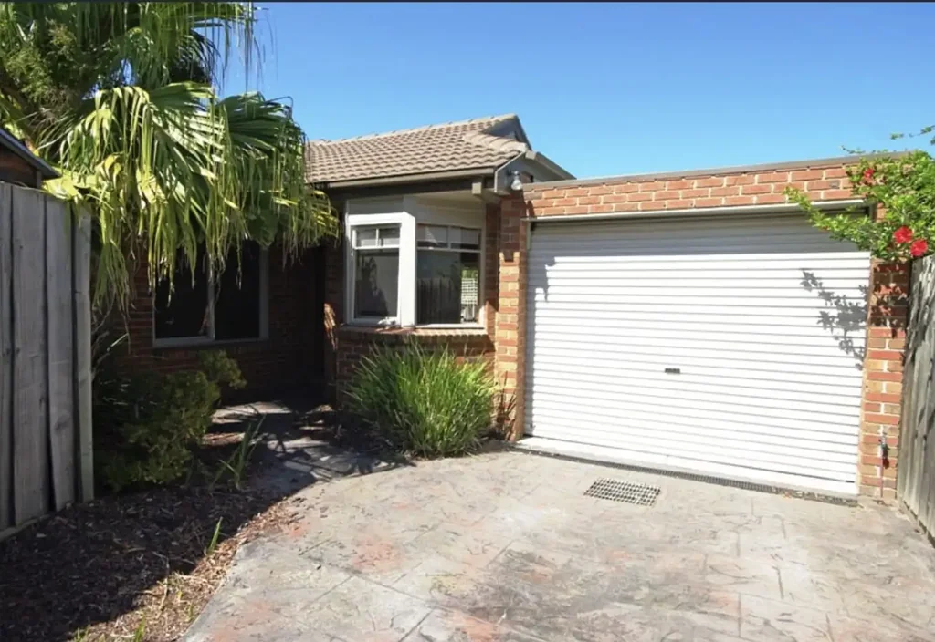 Stylish 3-Bedroom Unit in Mckinnon Secondary School Zone