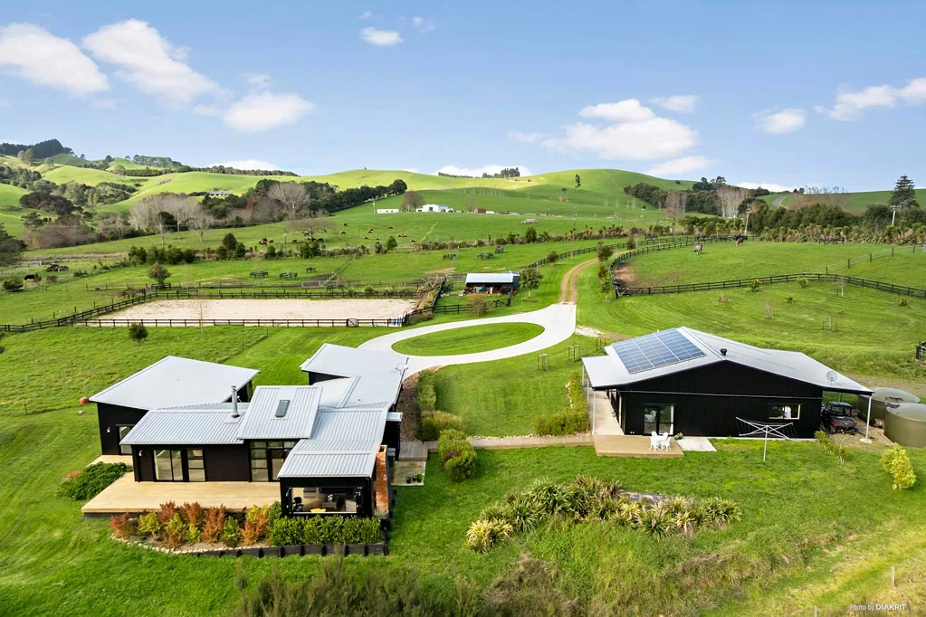 Mangatangi 4chambre Modern Country Living with a Sustainable Edge