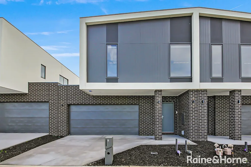 BEAUTIFUL HOME  IN THE HEART OF TARNEIT