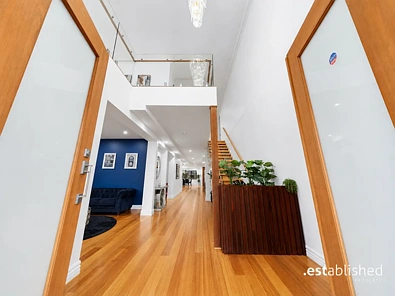 Point Cook 4房 新建住宅 674m²拐角地块 壮丽水景 多个生活区域 全屋优质装修 豪华娱乐空间 高端生活方式 Waterfront Luxury With Incredible Family Appeal.