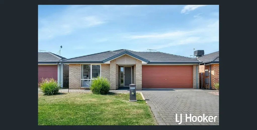 Modern Family Living in a Quiet Cul-de-Sac