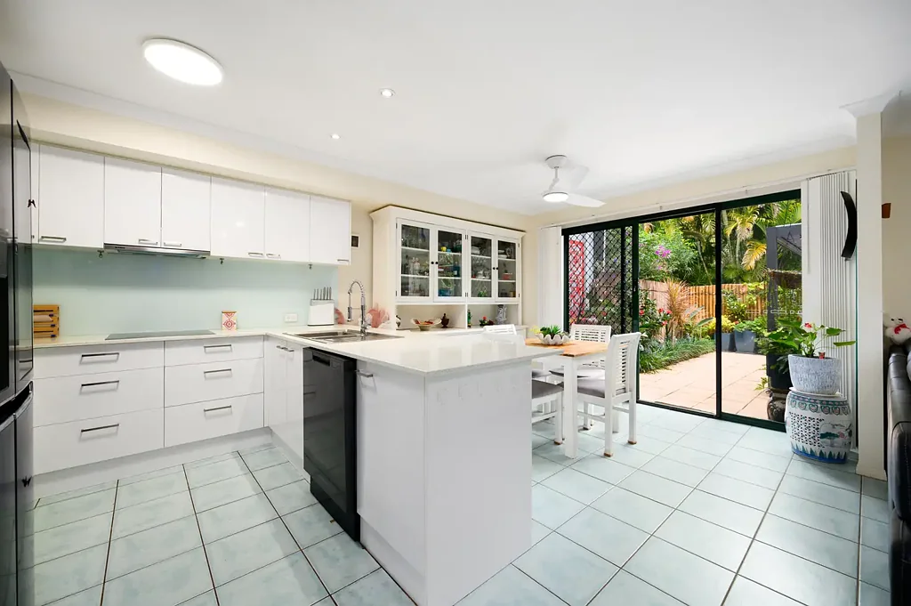 Runaway Bay 3Zimmer Modern, Spacious Townhouse in a Secure Resort-Style Complex