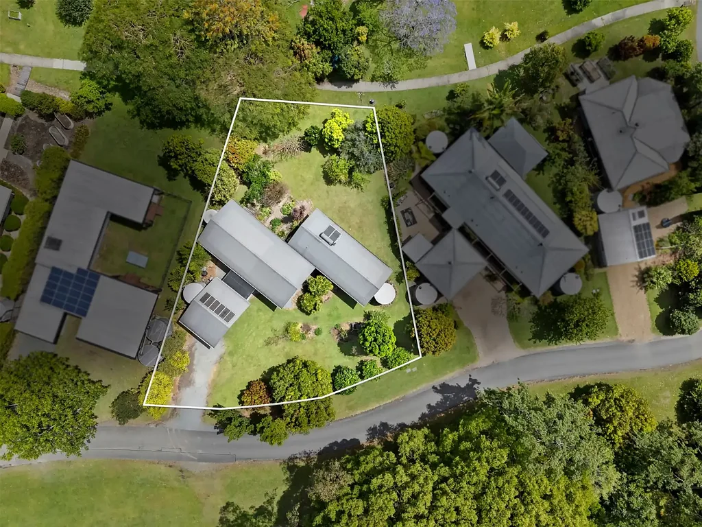Currumbin Valley 4બેડરૂમ A rare four bedroom creekfront opportunity attracting serious buyers!