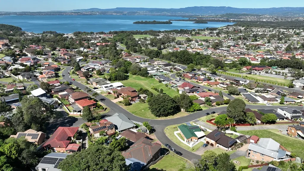 Berkeley 宽敞地块1249平米 临街面宽18.4米 潜在湖景悬崖 高地势阶梯设计 Premium Elevated Berkeley Land with Flexible Building Potential