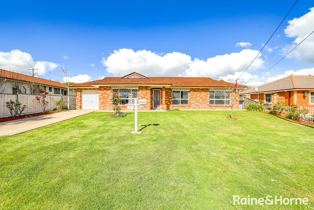 RENOVATED HOME IN RAGLAN- Available 29.10.2026