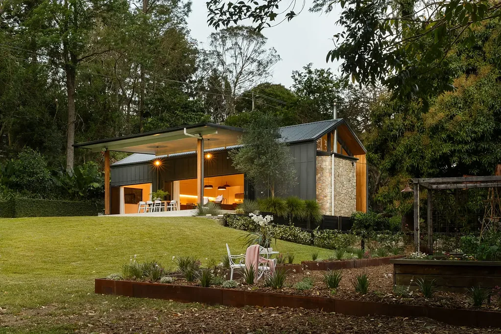 Brookfield 1ห้องนอน Architectural Simplicity Meets Rural Serenity: Enjoy As-Is or Add On