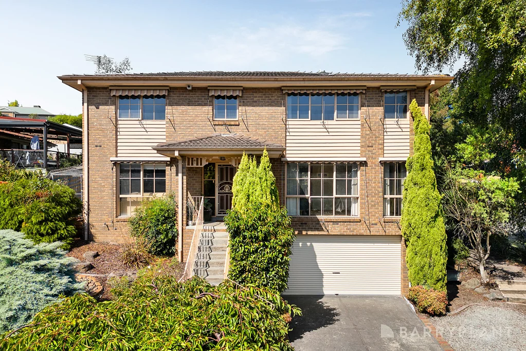 Mooroolbark 4ਬੈੱਡਰੂਮ Modern Family Home with Multiple Living Zones & Poolside Bar