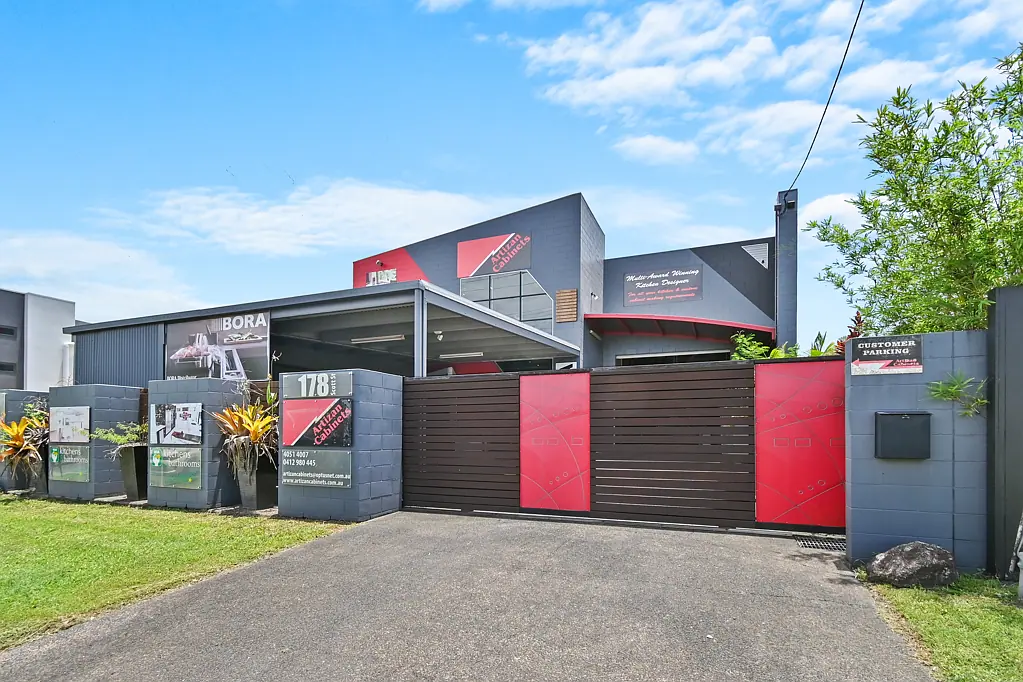 Bungalow For Sale or Lease ? Prime Commercial Shed & Showroom | 178 Scott Street, Bungalow