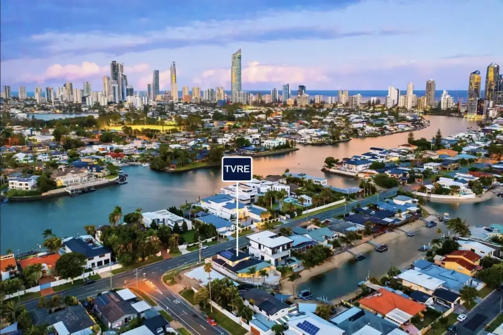 Broadbeach Waters 4બેડરૂમ Waterfront Family Living on Prestigious Monaco Street