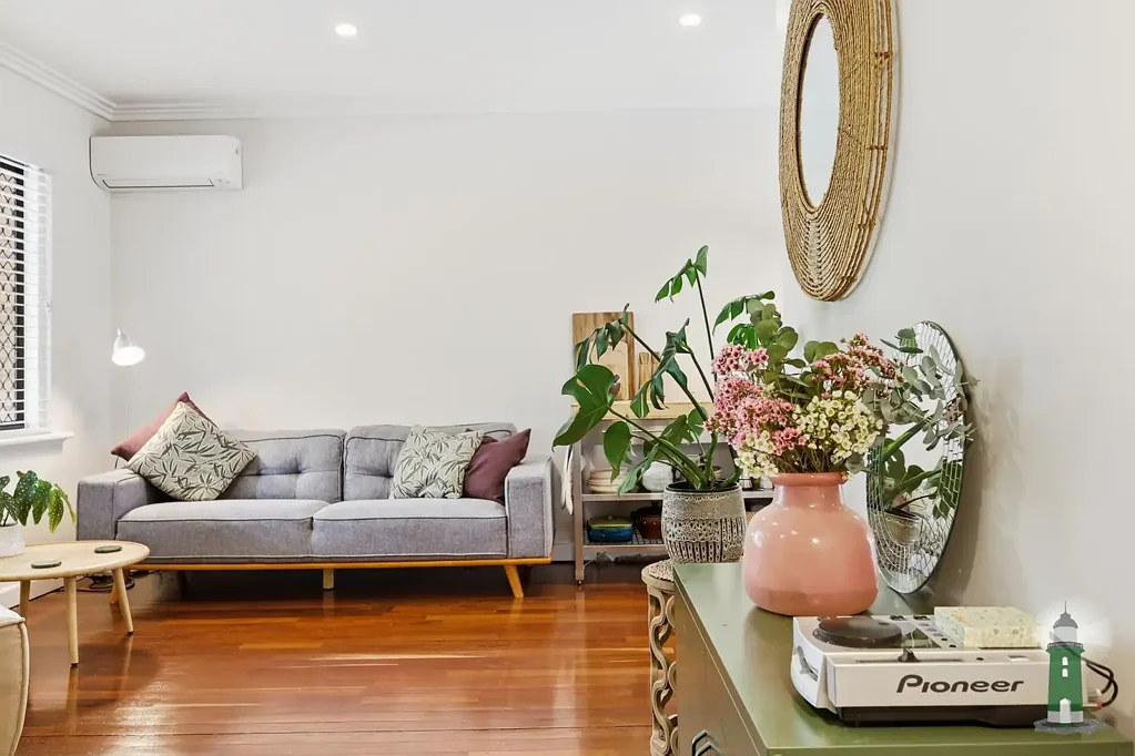 Hamilton Hill 2 Bedroom PARKSIDE PARADISE 3 km FROM SOUTH BEACH!