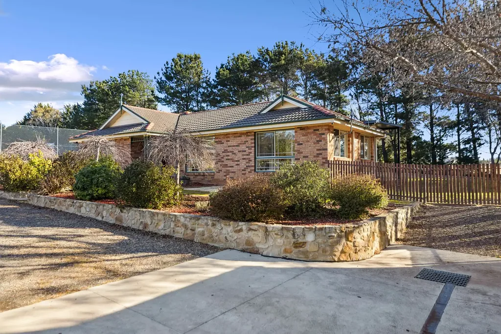 Goulburn 5 Bedroom Room to Move - 4-Bedroom Home on 1 Acre in Town!