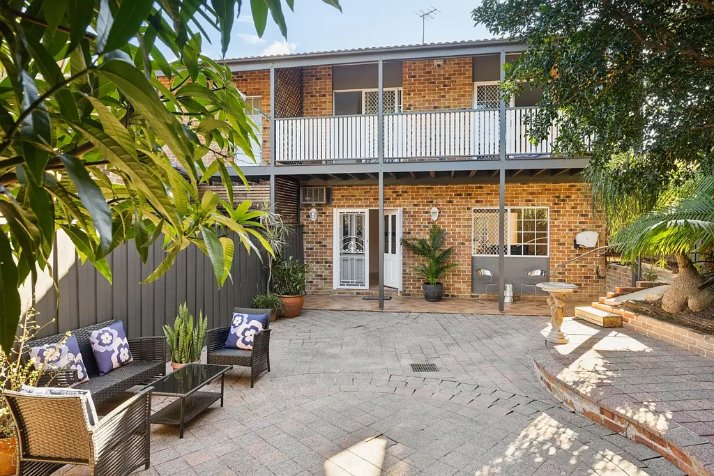 Gladesville 3Moenga Wide-fronted torrens title duplex / leafy courtyards / future potential