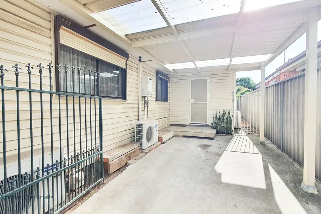 SPACIOUS 2 BEDROOM GRANNY FLAT + WATER INCLUDED