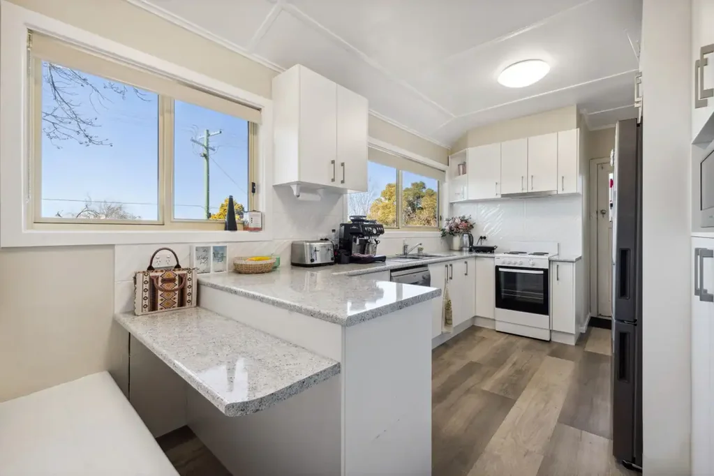 Cooma 3침실 Solid Investment on a Spacious Corner Block!