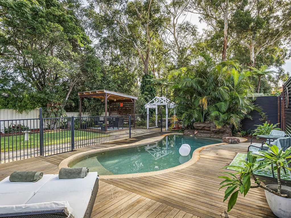 Lemon Tree Passage 4कमरा Welcome to 20 Cambridge Ave Lemon Tree Passage NSW.

Your dream home awaits.

Where peace and serenity meets sea breezes and salt air.
