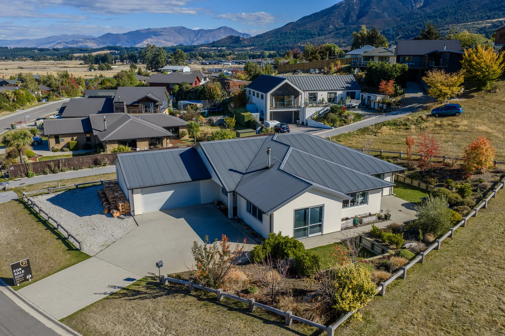 Lake Hawea 4બેડરૂમ Generous Living in a Sought-after setting