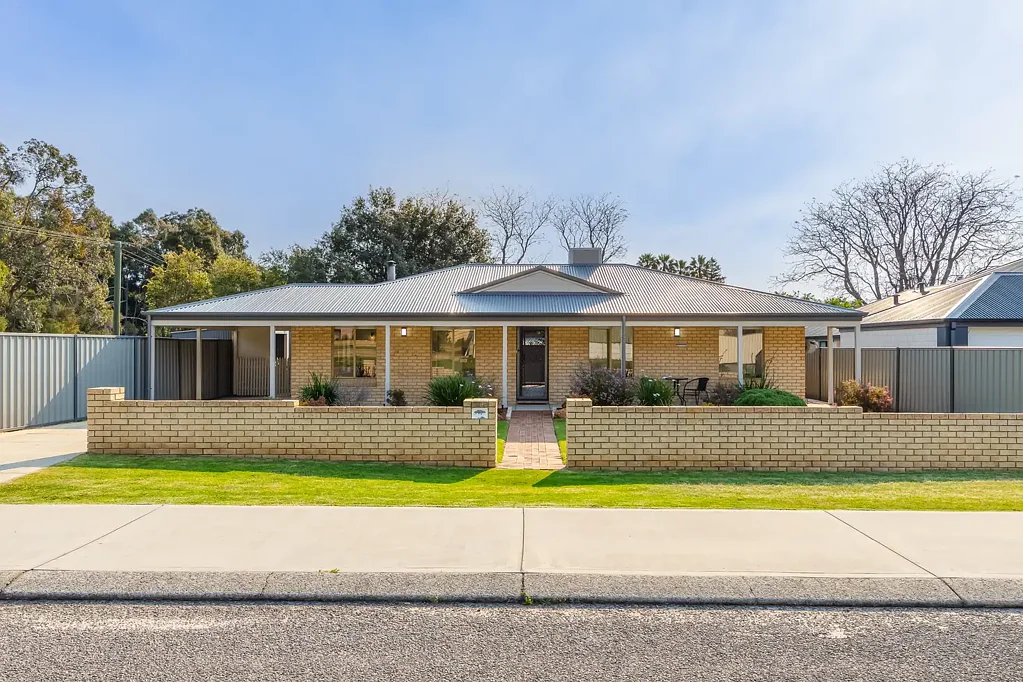 Byford 3房  UPDATED HOME WITH BRILLIANT OUTDOORS