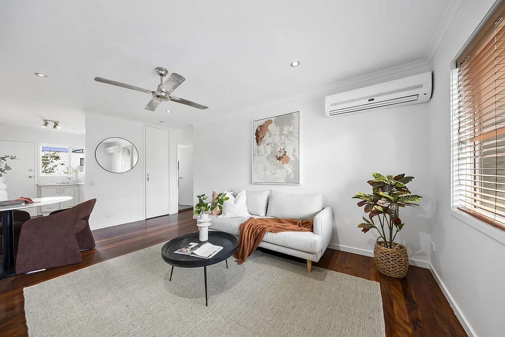 Hawthorne 2房 Hawthorne宁静顶层 50平米全围栏户外 精品综合楼 步行可达咖啡公园 Entry Level Opportunity in Prime Hawthorne Position