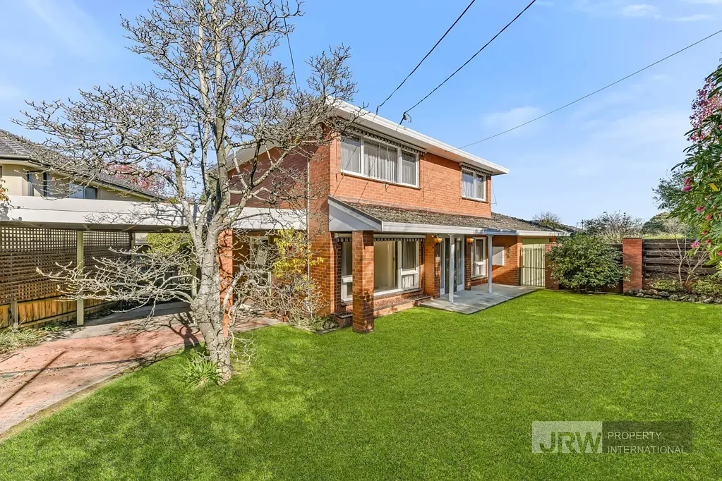 5 Bedrooms Freshly Painted Sweet Home
