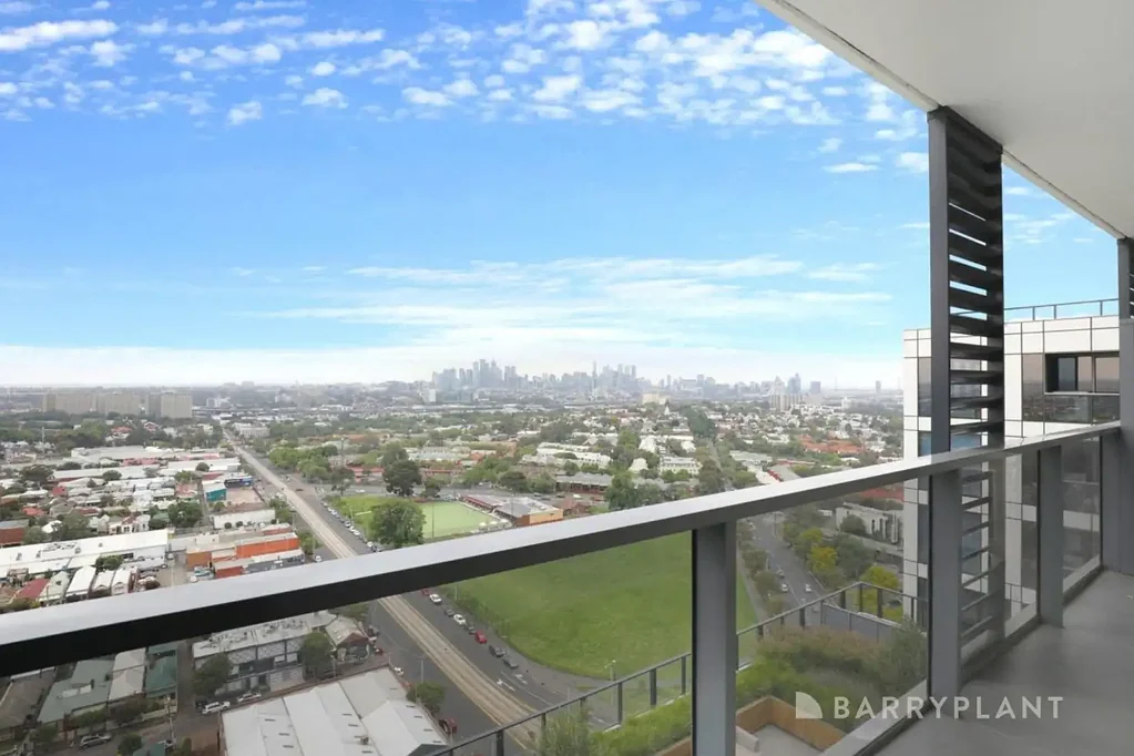 Flemington 2ห้องนอน Penthouse-Level Perfection with Uninterrupted CBD-to-Dandenong Views & Oversized Balcony!
