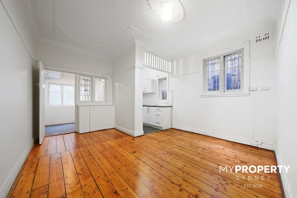 SPACIOUS 1 BED + STUDY - BEACH-SIDE LIFESTYLE