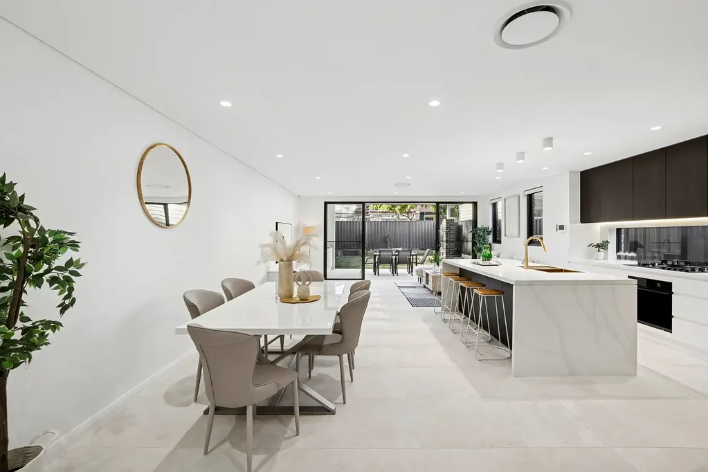 Lidcombe 5બેડરૂમ Stunning new contemporary home in prime location