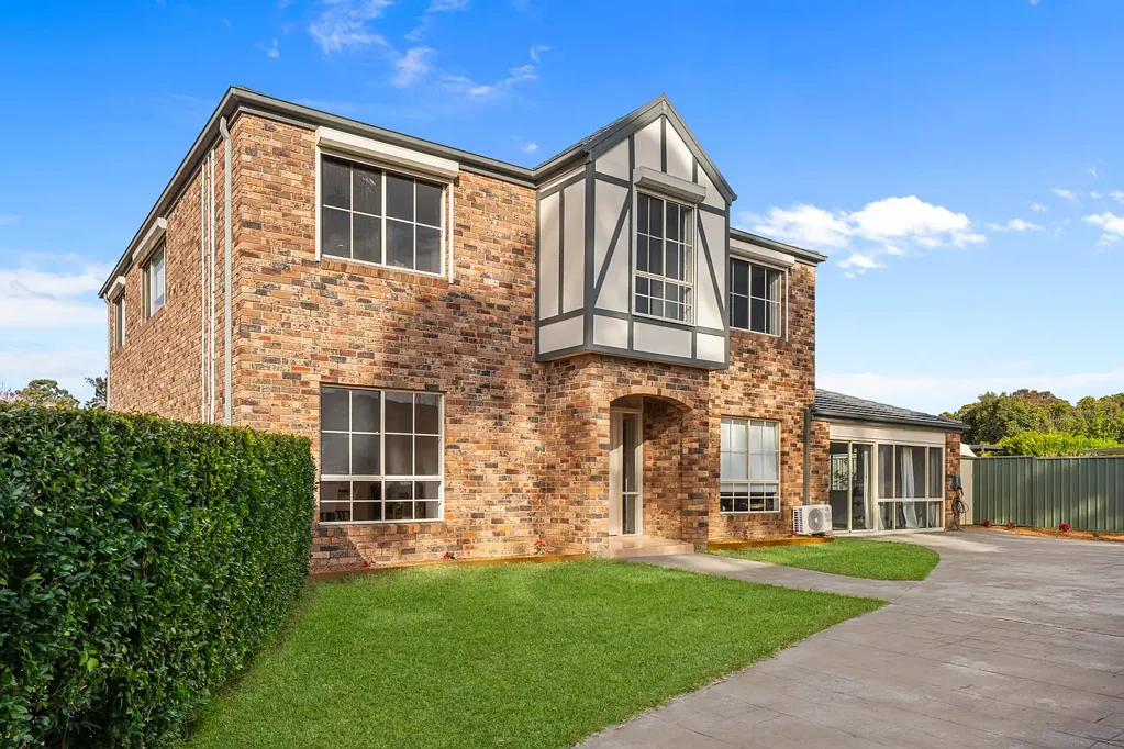 Glenmore Park 5 Bedroom Ultimate Family Entertainer with Exceptional Space