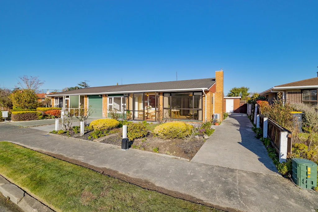 Shirley 2 Slaapkamer Opportunity for a savvy buyer - must be sold