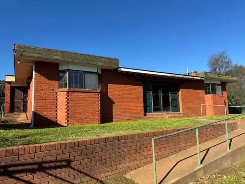 Wedderburn 3房  RENOVATOR'S DELIGHT WITH POOL & PLENTY OF POTENTIAL!
