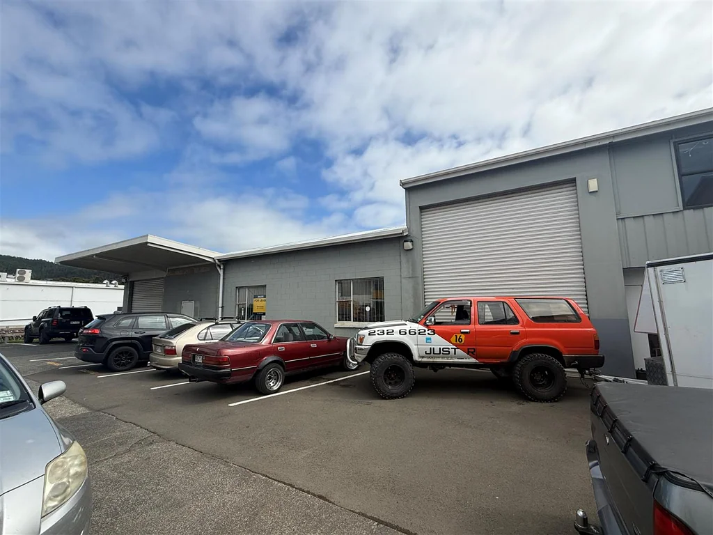 Tawa Conveniently located Warehouse