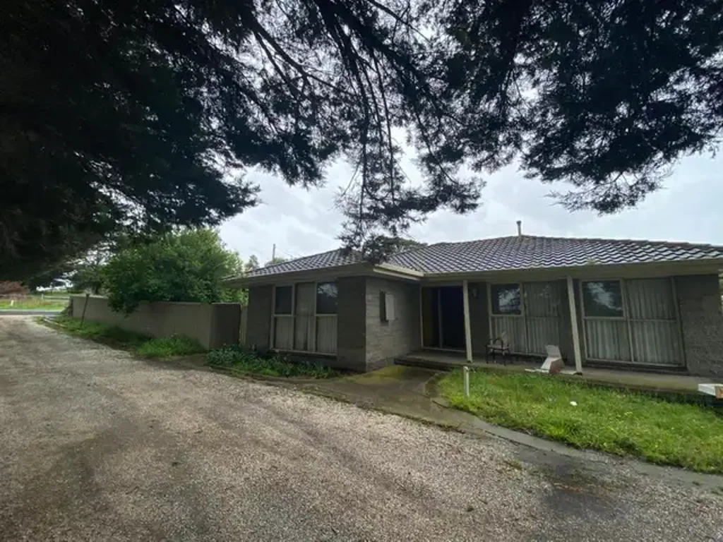 UNIQUE OPPORTUNITY IN CHARLEMONT!!!!!