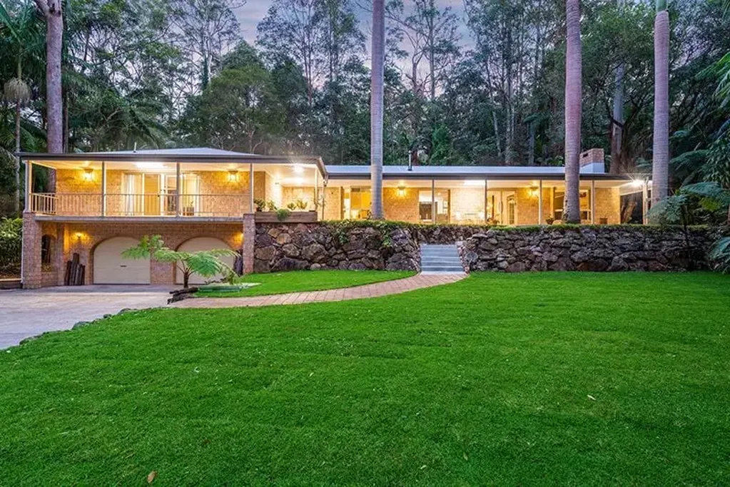 Tamborine Mountain 5ਬੈੱਡਰੂਮ Traditional Mountain retreat with a touch of modern opulence on a very private 3035m2 Rainforest block