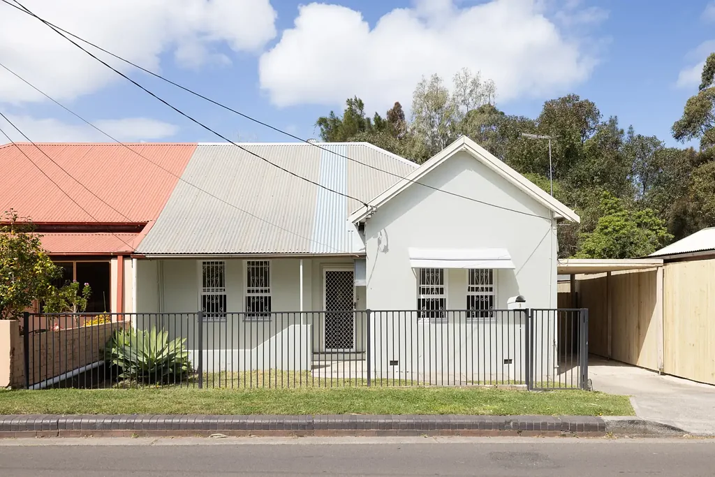 Tempe 4Kwarto Single-Level Home with riverfront proximity & future development potential