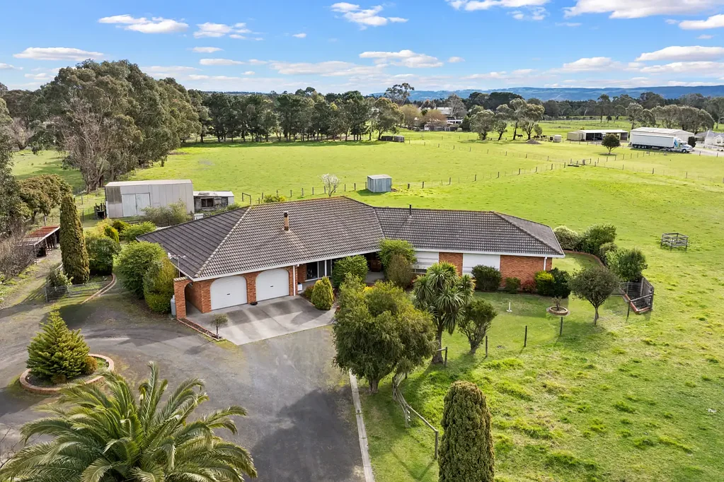 Traralgon 4 Slaapkamer 5 ACRES - TOWN FRINGE