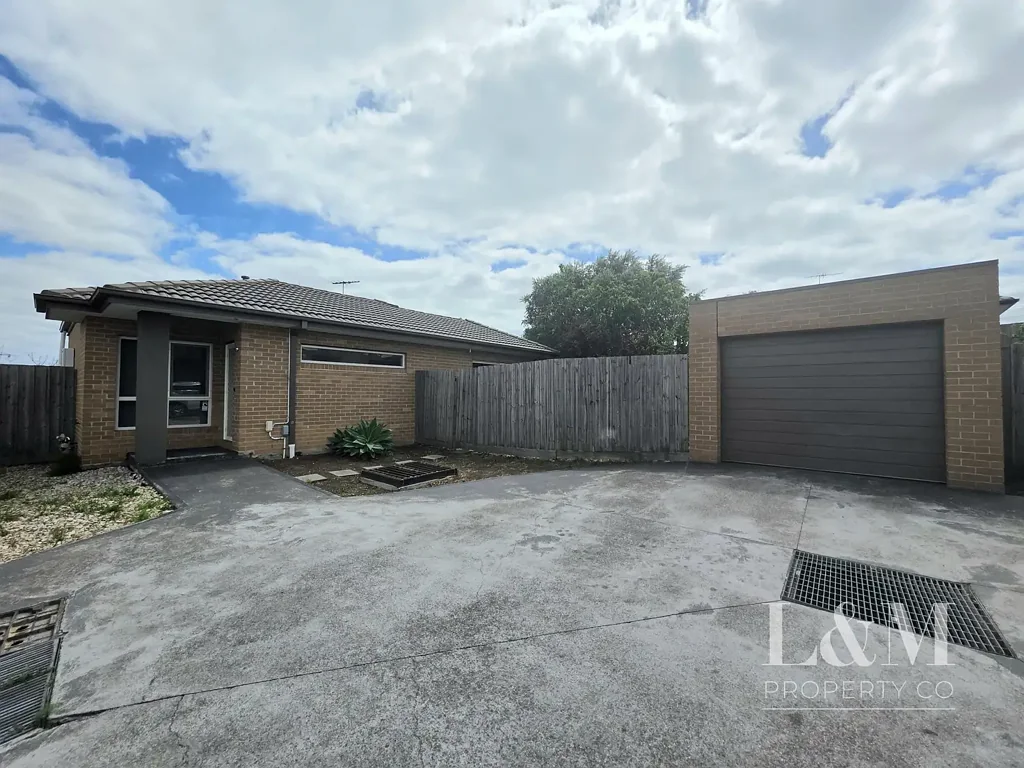 Stunning Unit With Valley Views in Class Location..!!