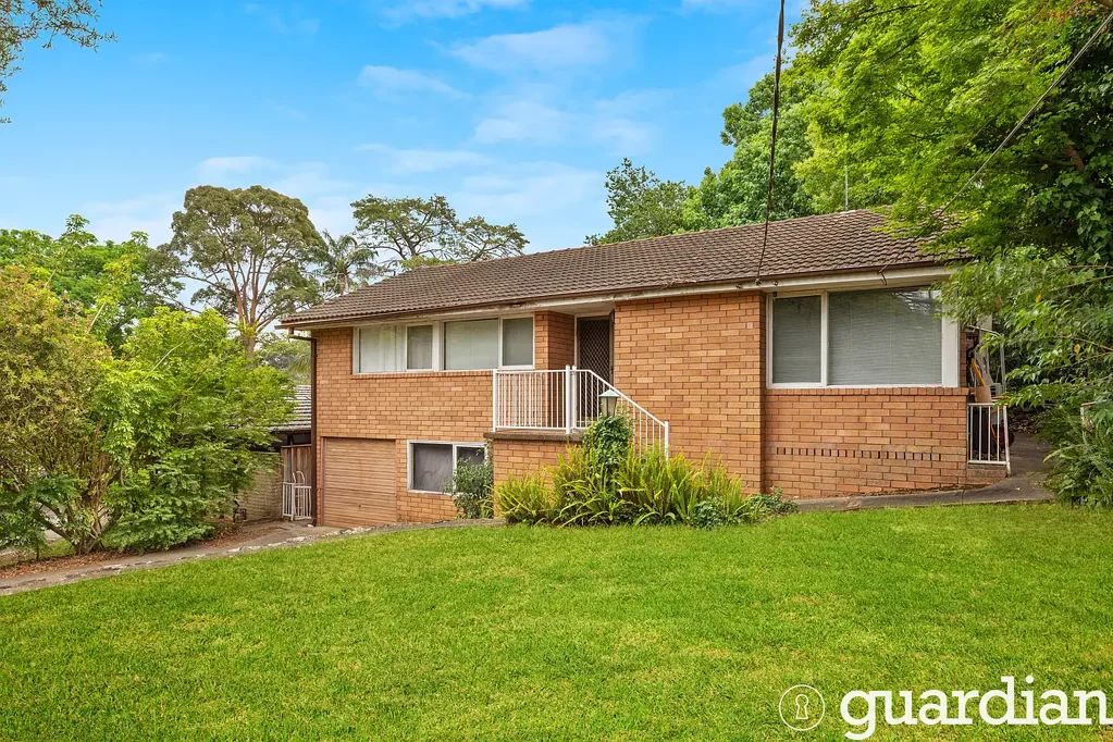 Castle Hill 3ਬੈੱਡਰੂਮ Zoned R3 Medium density - First time offered in 35 years!