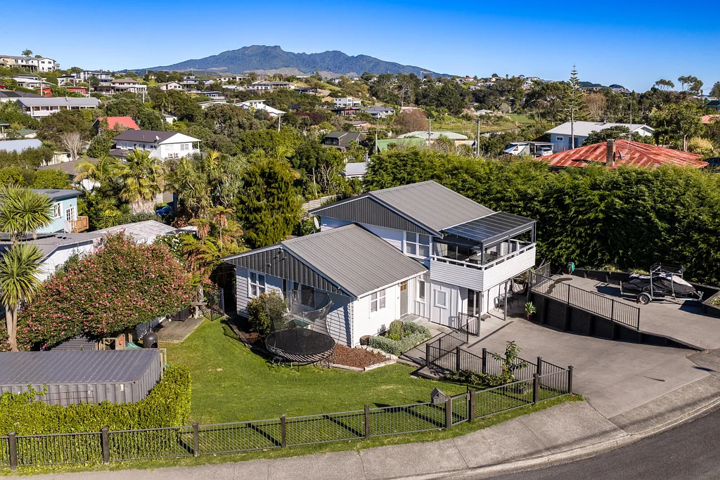 Raglan 3房  Coastal Living with Income Potential