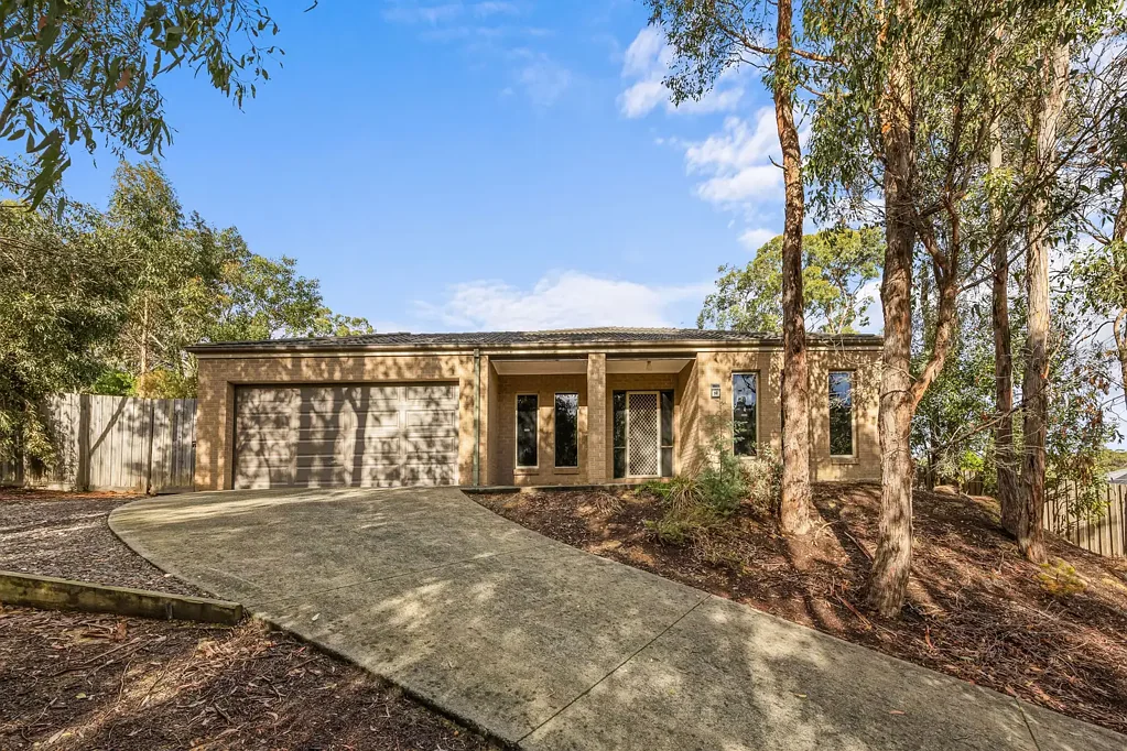 18 Zoe Drive, Mount Helen, VIC 3350