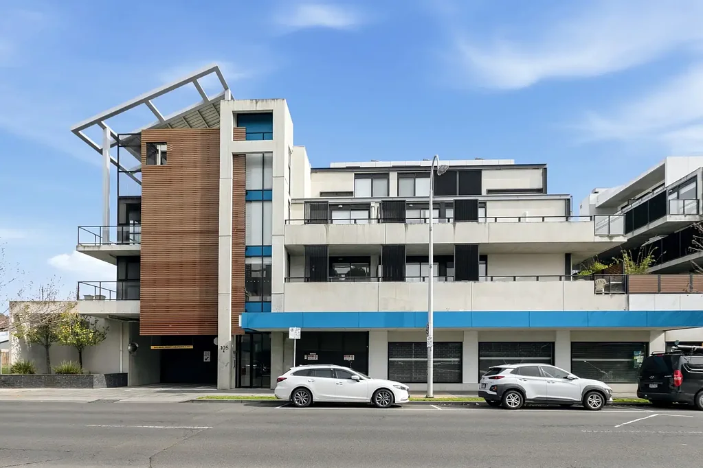 Altona 2 Bedroom Top Floor, Water Views