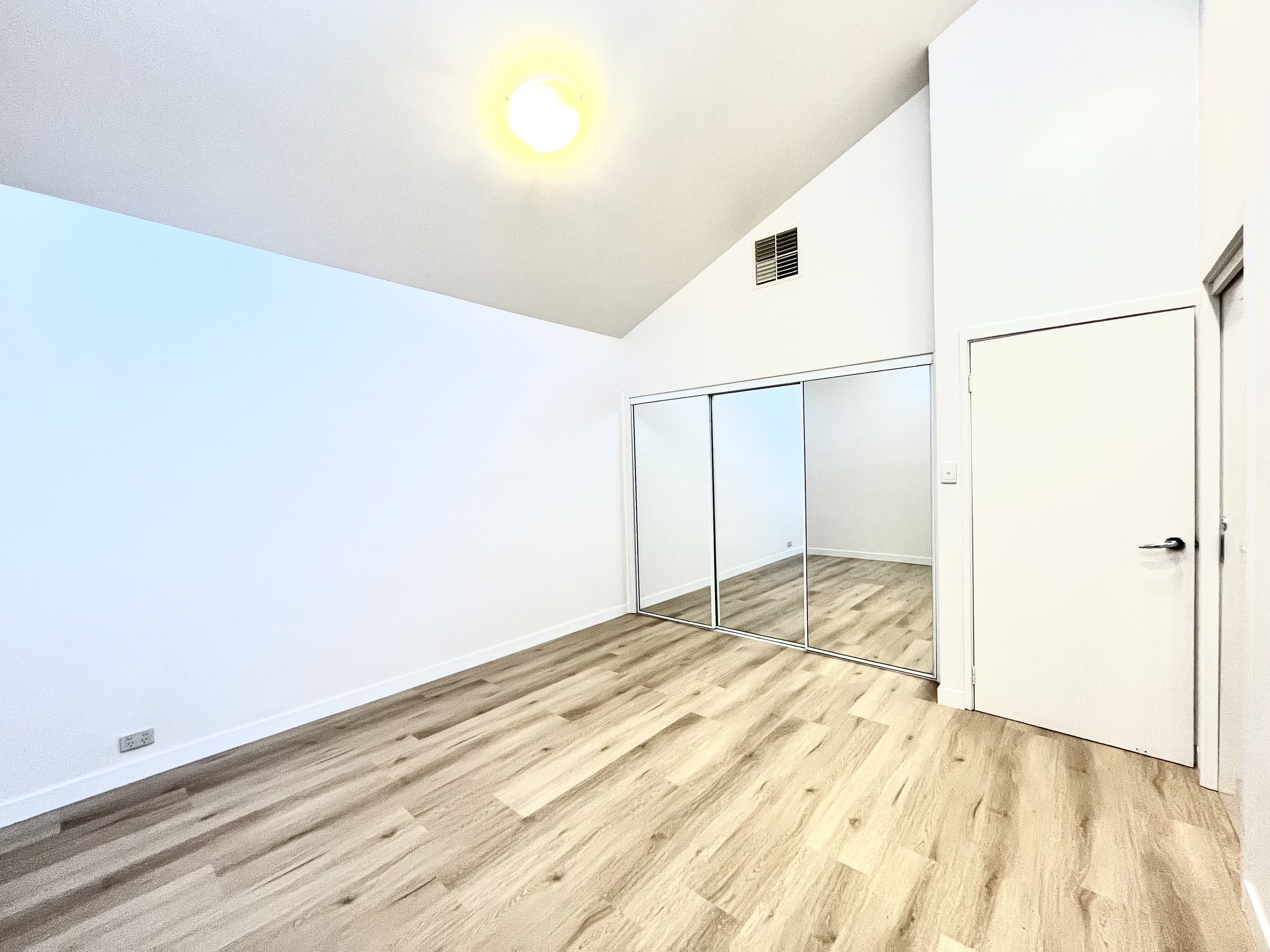 UNIT 4 30 CLARENDON AV, OAKLEIGH SOUTH VIC 3167, 0房, 0浴, Unit