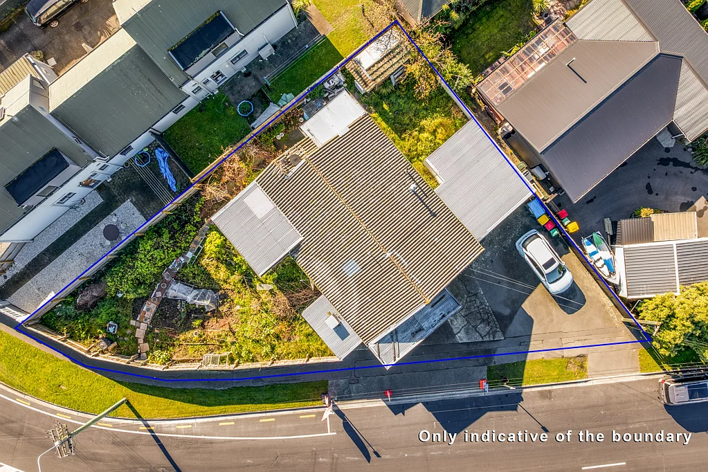 Burwood 2 Bedroom Reno Or Re-develop! AKL Owner says SELL!