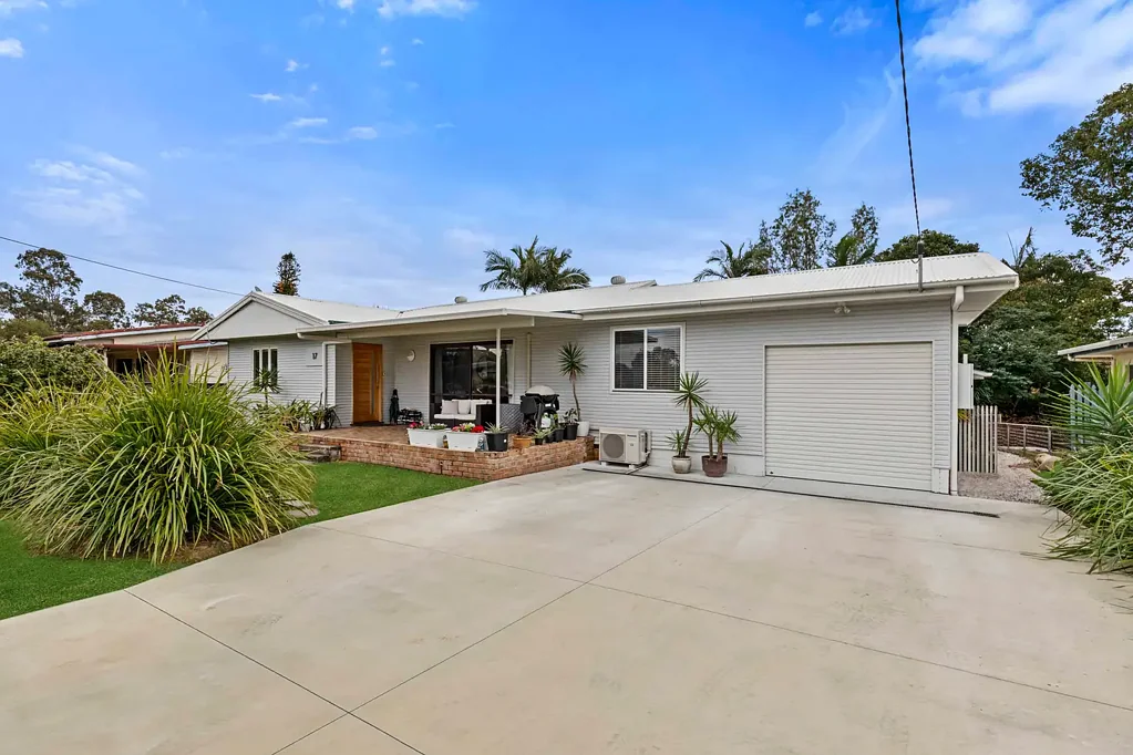 17 Bowen Avenue, Albany Creek, QLD 4035