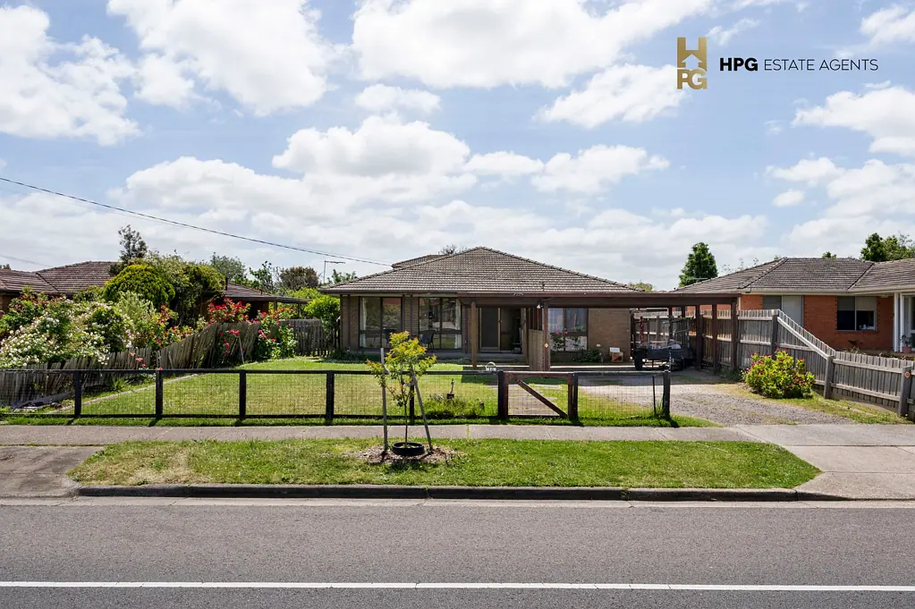 16 Rylandes Drive, Gladstone Park, VIC 3043