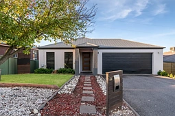 44 Soldatos Drive, Golden Square