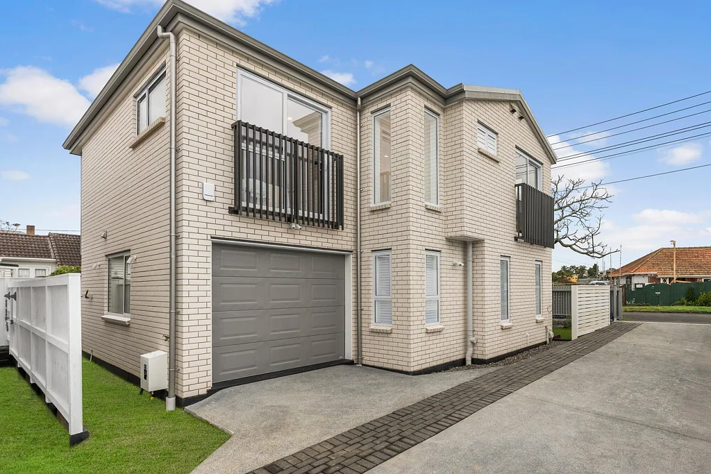 Greenlane 4 Bedroom Spacious 4-Bedroom Home, Timeless Quality