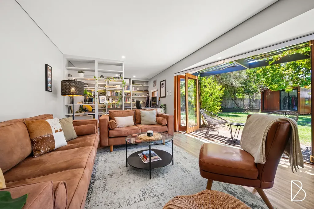 Elevated Family Living in a Premier Narrabundah Location