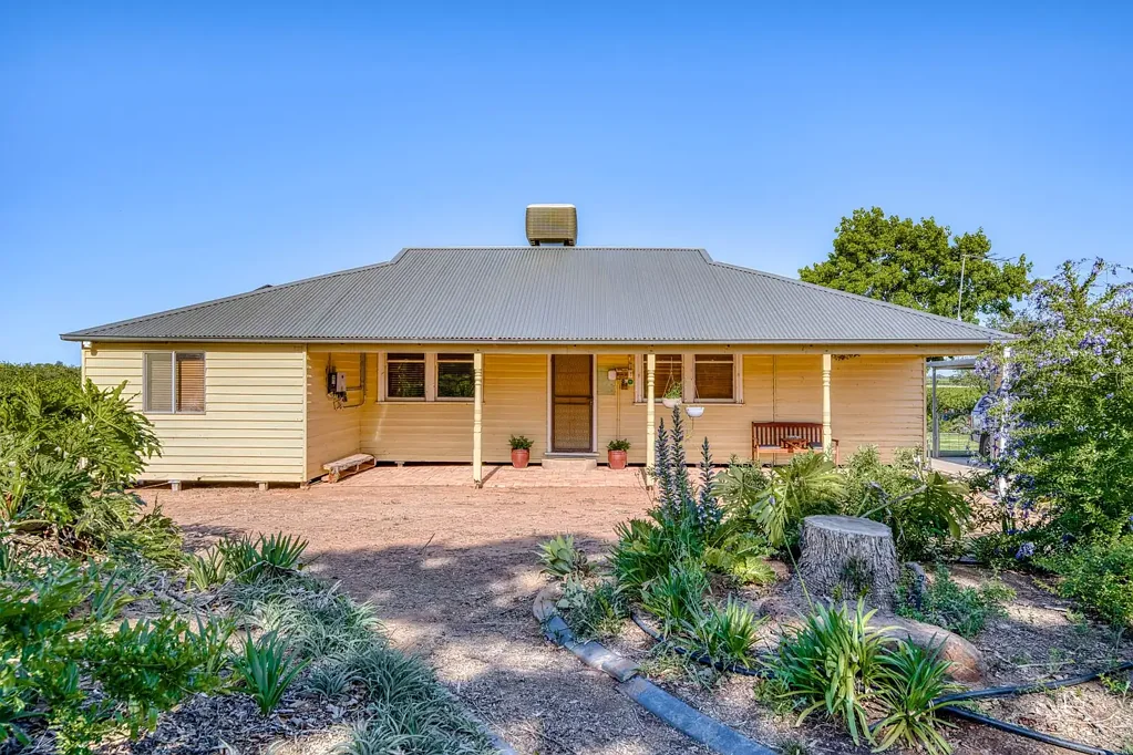8406 Calder Highway, Red Cliffs, VIC 3496