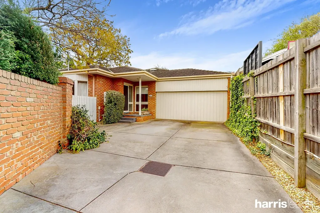 Perfection location, immaculately maintained family unit