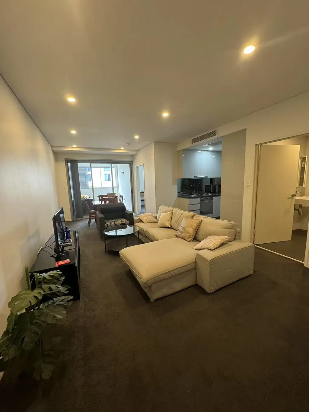 Stylish & Fully Furnished 1-Bedroom Apartment in the Heart of Rosebery